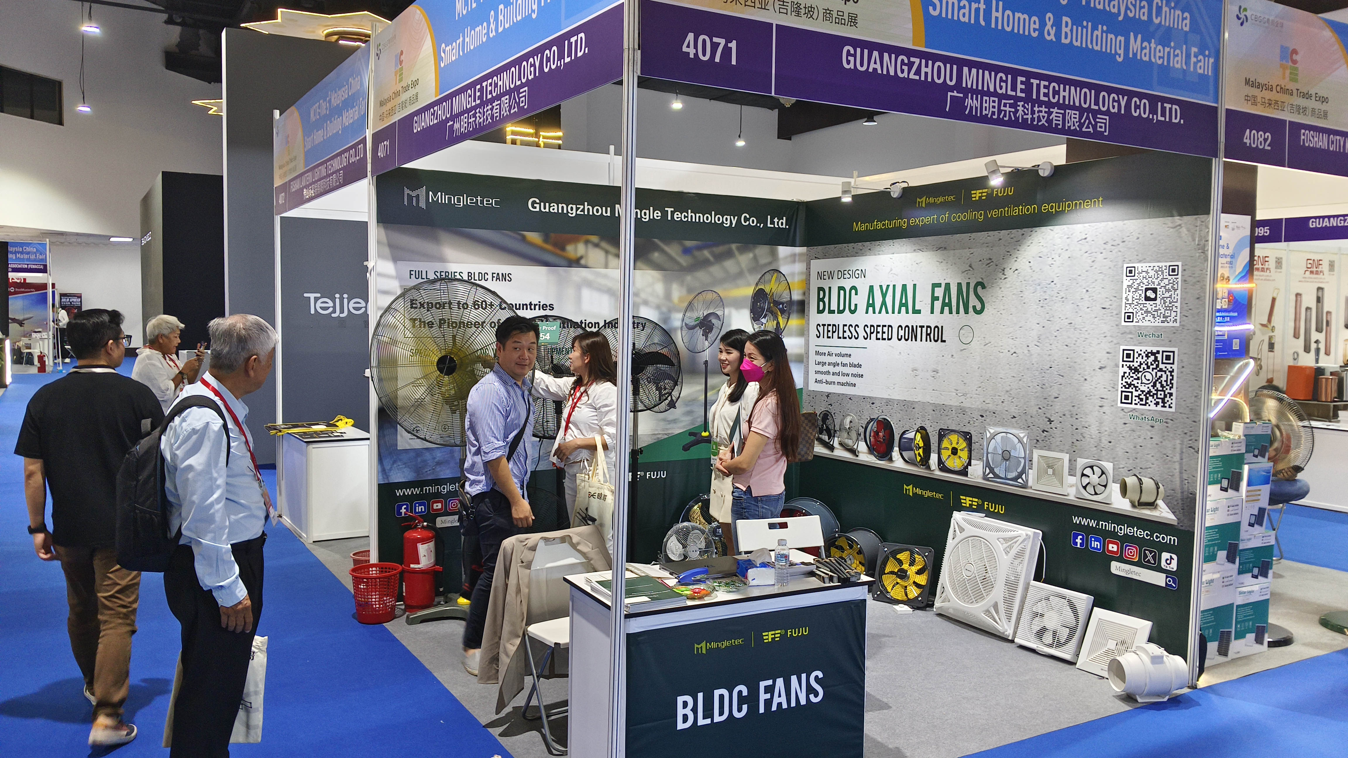 The salesman introduced our BLDC industrial fan to the customers at the booth