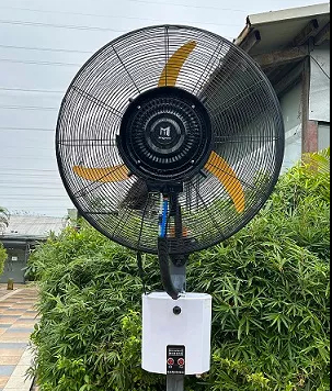 Industrial mist wall fan._303_356.JPG